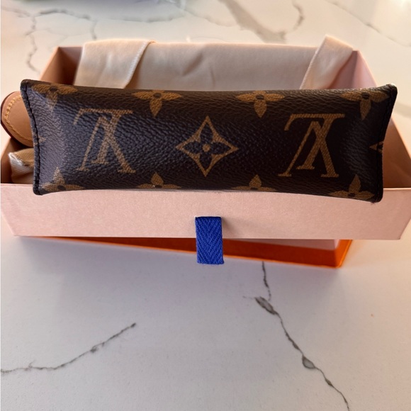 Louis Vuitton monogram toiletry pouch - Picture 9 of 9